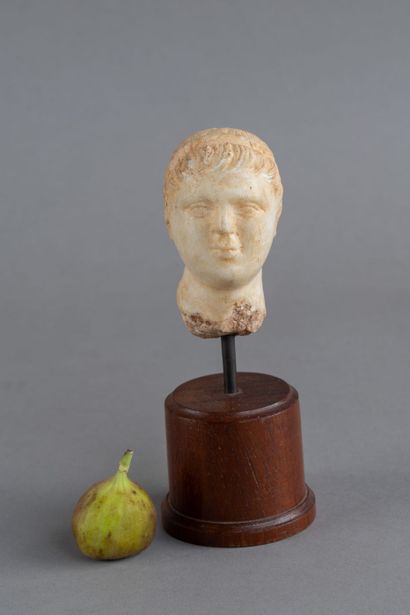 Tête masculine en marbre. 
Epoque romaine.
Haut....