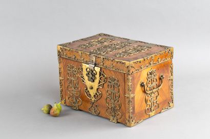 Box made of amaranth and rosewood veneer,...