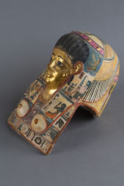 Masque de plastron de momie de femme. Stuc...
