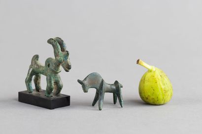 Set consisting of two stylized zoomorphic...