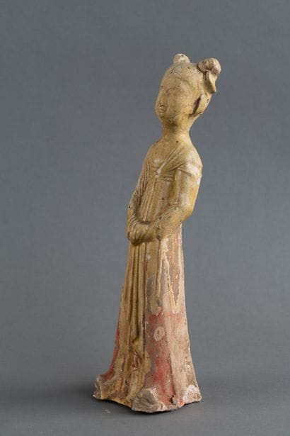 CHINE - STYLE TANG
Statuette de dame de cour...
