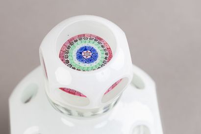 Carafon en verre overlay et intérieur millefiori
XXe...