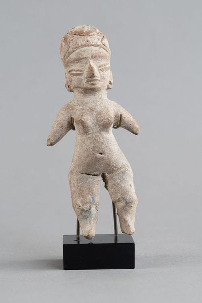 “Pretty Lady” Standing figurine. Beige terracotta....