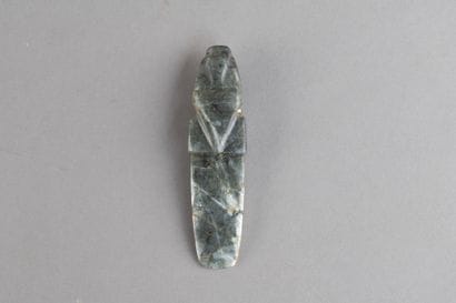 Anthropomorphic axe pendant. Dark green stone....