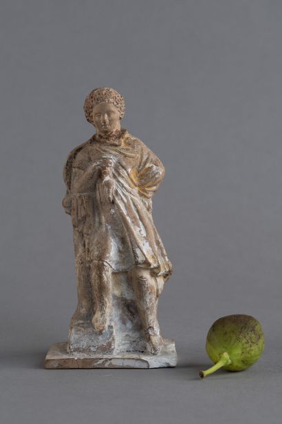 Statuette jeune homme debout tenant une bourse....