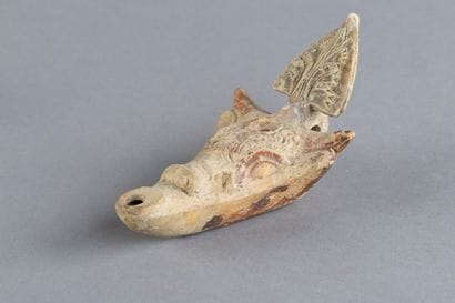 Lampe à huile en forme de tête de taureau....