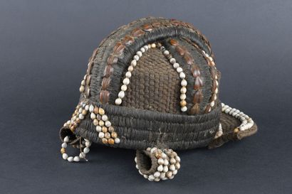 Helmet-wig. Wicker and seashells. Dimensions:...