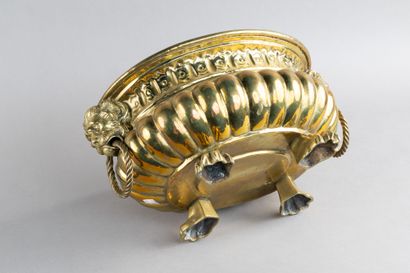 Copper cooling basin with gadroons, claw...