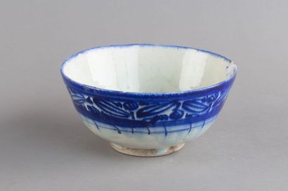 Hollow ceramic bowl with blue-and-white decoration...