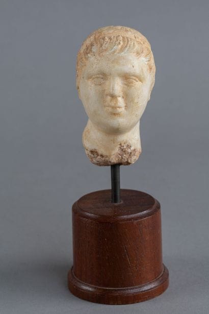 Tête masculine en marbre. 
Epoque romaine.
Haut....