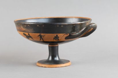 Coupe à figures noires. Sphynx entre deux...