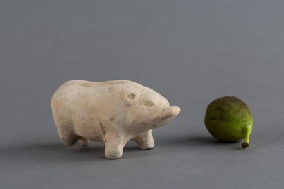 Statuette représentant un cochon. Terre cuite...
