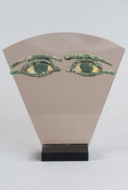 Pair of eyes made of bronze and calcite
Late...