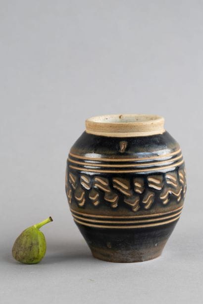 CHINE - XXe siècle
Pot en grès émaillé bleu...