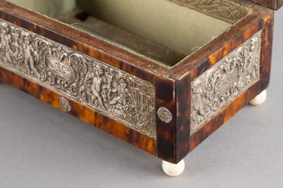 Box with a domed lid made of tortoiseshell,...