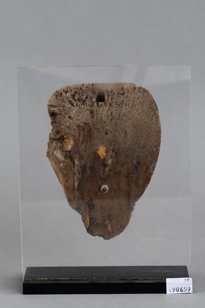 Anthropomorphic wooden sarcophagus mask....