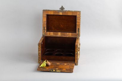 Box made of amaranth and rosewood veneer,...