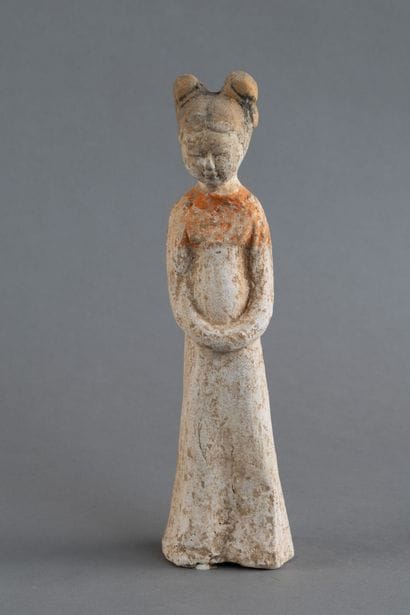 CHINE - STYLE TANG
Statuette de dame de cour...