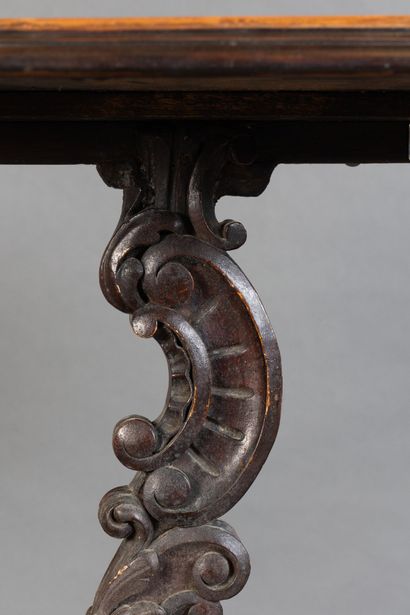 Side table with an octagonal top in star-patterned...