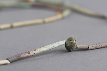 Collier en fritte. 
Egypte
Expert : Antoine...