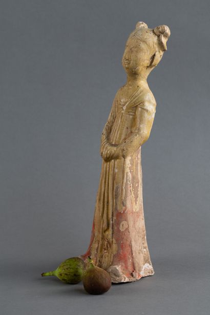 CHINE - STYLE TANG
Statuette de dame de cour...