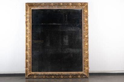 Impressive rectangular mirror made of wood...