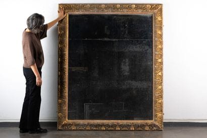 Impressive rectangular mirror made of wood...