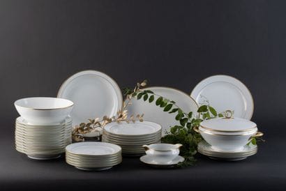 LIMOGES, G. Dumur
Service en porcelaine blanche...