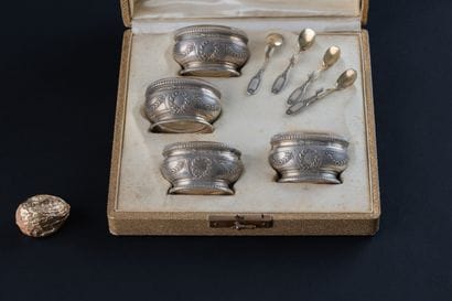 SET OF FOUR SALT SHAKERS AND FOUR SALT SPOONS...