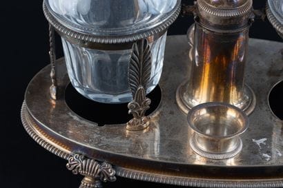 HUILIER-VINAIGRIER en argent (800). 
PARIS,...