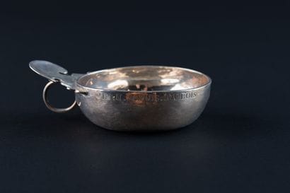 TASSE A VIN en argent (950).
PARIS, Jean...