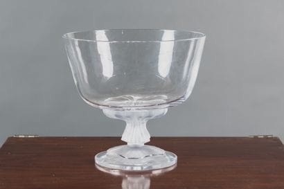 LALIQUE France
Large stemmed bowl made of...
