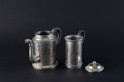 CAFETIERE A FILTRE en argent (950).
PARIS,...