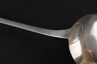 LOUCHE en argent (950).
DPTS, orfèvre JD,...