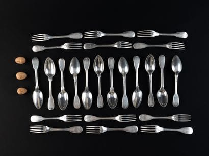 DOUZE CUILLERS A SOUPE ET DOUZE FOURCHETTES...
