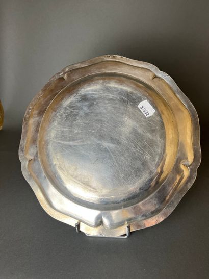 PLAT en argent (950).
PARIS, 1764-1765 (lettre-date...