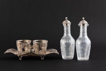 HUILIER-VINAIGRIER en argent (950).
PARIS,...