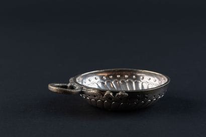 TASSE A VIN en argent (950).
PARIS, 1787-1788....