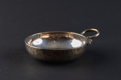 TASSE A VIN en argent (950).
CHOLET, Louis...