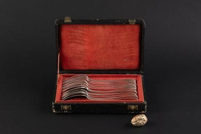 SET OF SIX SILVER TABLEWARE PIECES (950)....