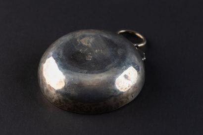TASSE A VIN en argent (950).
CHOLET, Louis...