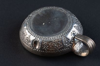 TASSE A VIN en argent (950). 
ORLEANS, Martin...