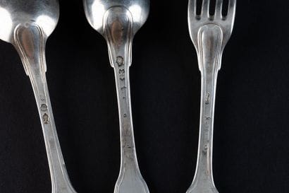 DEUX CUILLERS A SOUPE ET UNE FOURCHETTE DE...