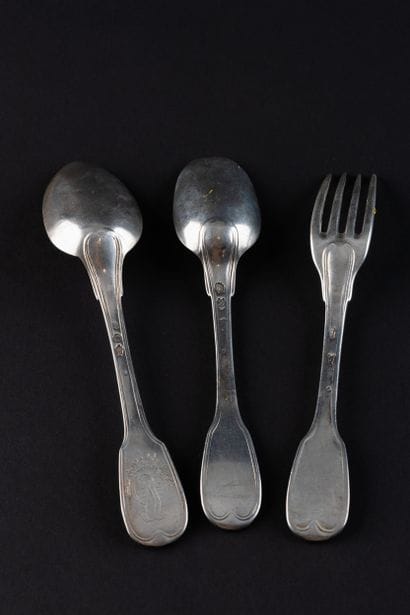 DEUX CUILLERS A SOUPE ET UNE FOURCHETTE DE...
