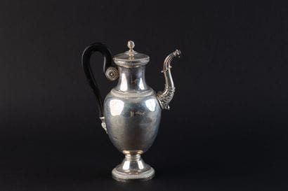 CAFETIERE en argent (950).
PARIS, O. BOURGOIS,...