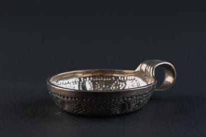TASSE A VIN en argent (950). 
ORLEANS, Martin...