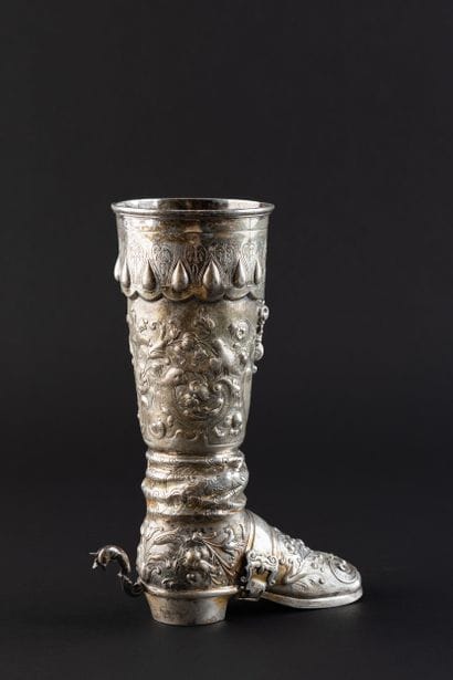 ORNATE OR CEREMONIAL SILVER CUP (800). 
Foreign...