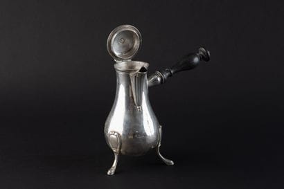 CAFETIERE en argent (950).
PARIS, 1789.
Modèle...