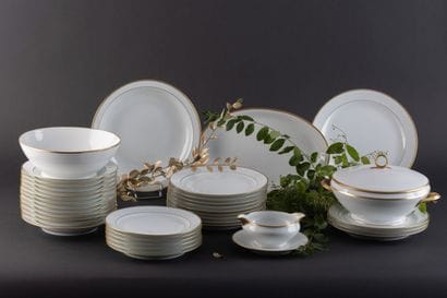 LIMOGES, G. Dumur
Service en porcelaine blanche...