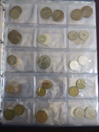 Collection de + 520 monnaies étrangères dans...
